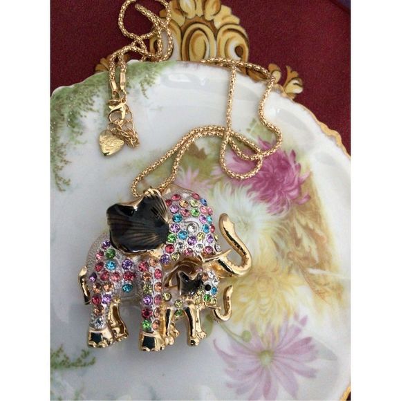 NWT Betsey Johnson Mama Elephant & Her Baby Multi Color Rhinestone Pendant Neckl - Picture 13 of 14